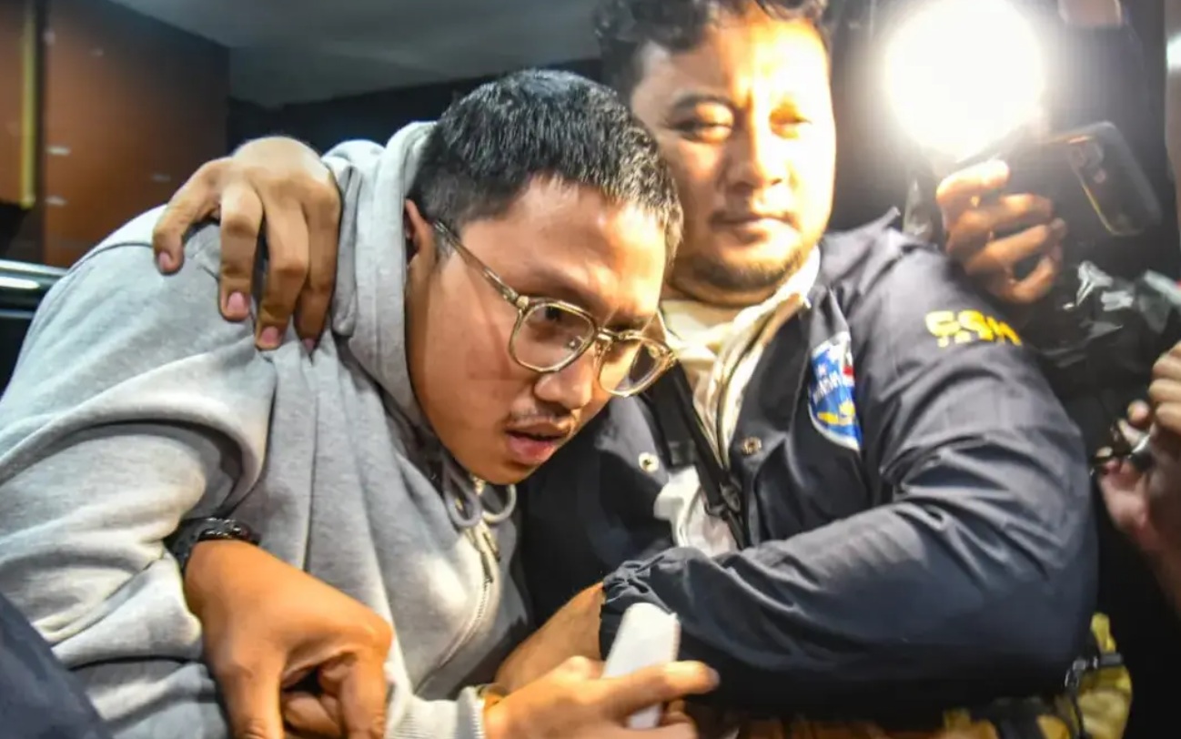 Begini Wajah Resbob saat Tiba di Polda Jabar Usai Kabur Lintas Provinsi