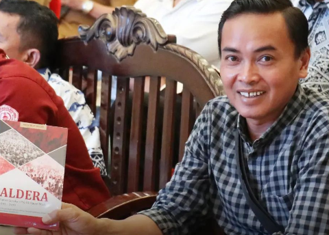 Ketua DPRD Kota Cirebon Menghadiri Acara Diskusi dan Bedah Buku 