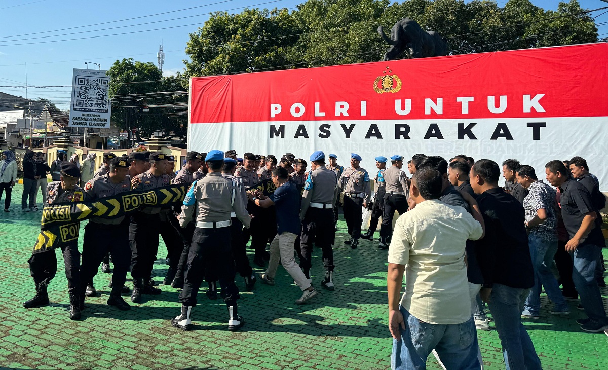 Polresta Cirebon Siap Siaga, Gelar Pelatihan Dalmas Jelang Mayday 2025