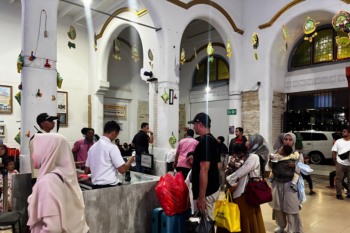 Liburan ke Cirebon Anti Ribet! Naik Kereta Api, Destinasi Wisata Dekat Stasiun