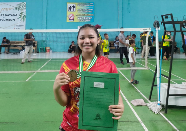 Bintang Permata Dian Azzahra, Siswi Highfield Cirebon Berprestasi di Bulu Tangkis