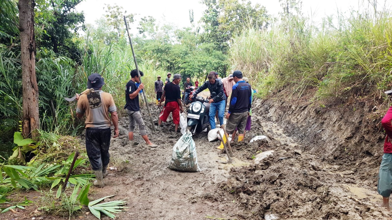 Akses Terputus, Warga Desa Karangwuni Terancam Terisolir
