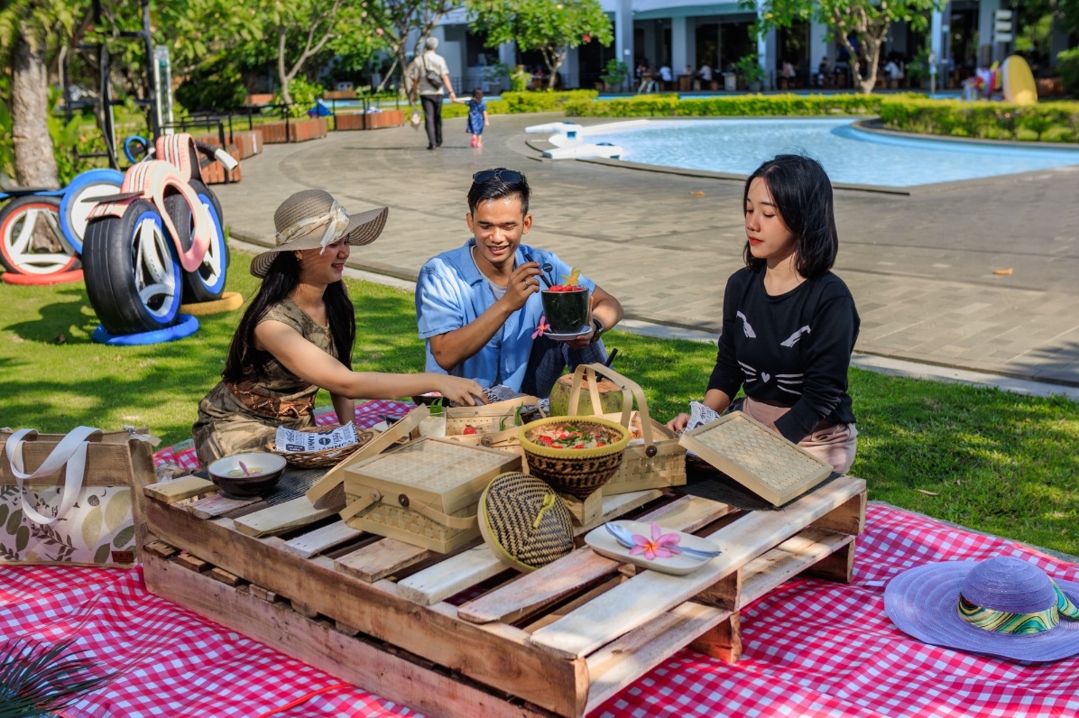Berkumpul Lebih Hangat dengan Piknik Bakulan di Aston Cirebon