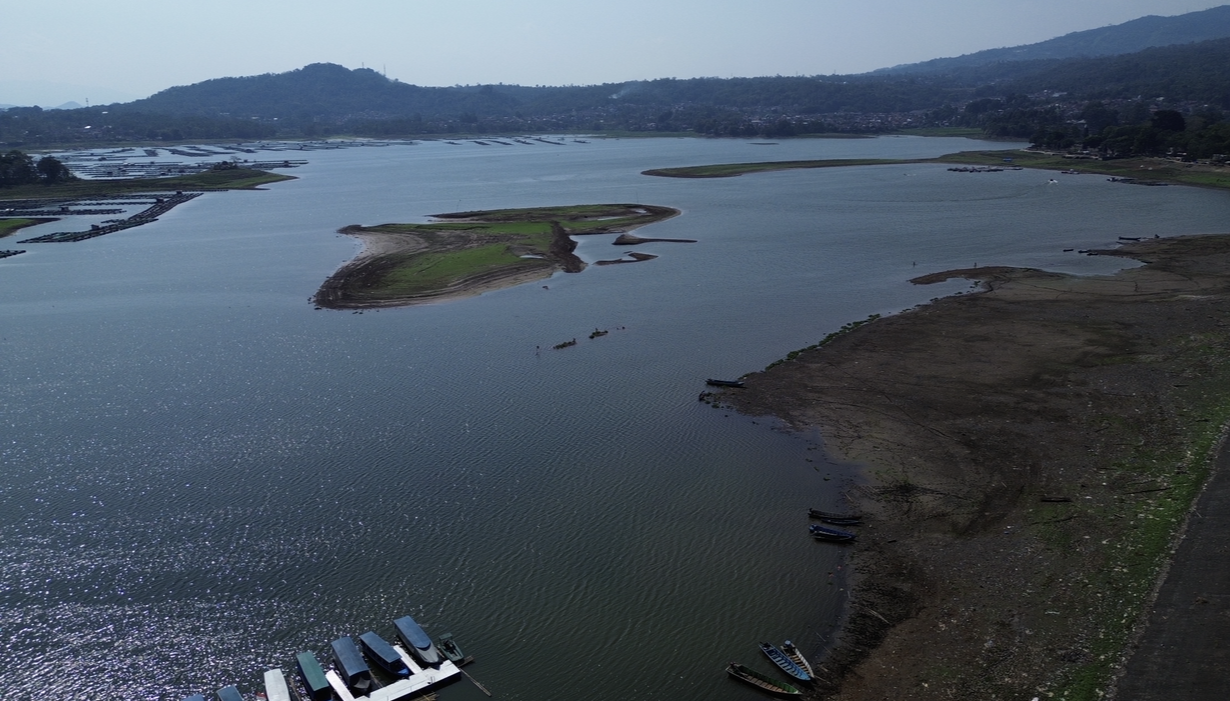 Volume Air Waduk Darma Berkurang Drastis, Menyusut karena Musim Kemarau
