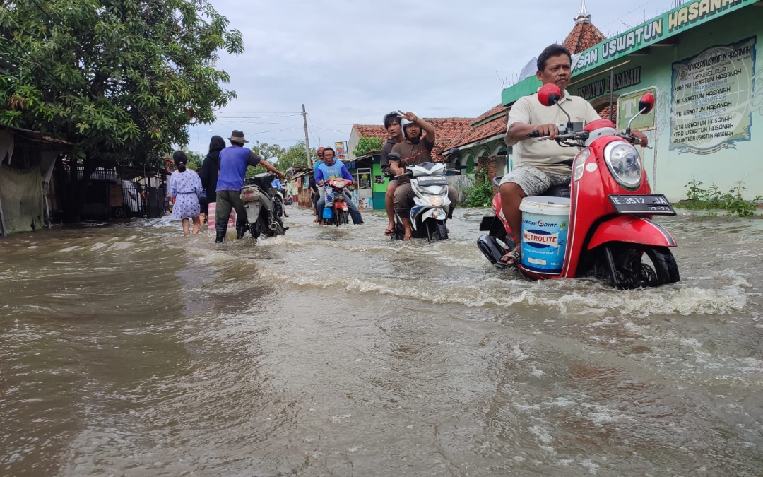 Banjir Terjang Wilayah Barat dan Utara Kabupaten Cirebon, Staf Khusus Wapres RI Bilang Begini