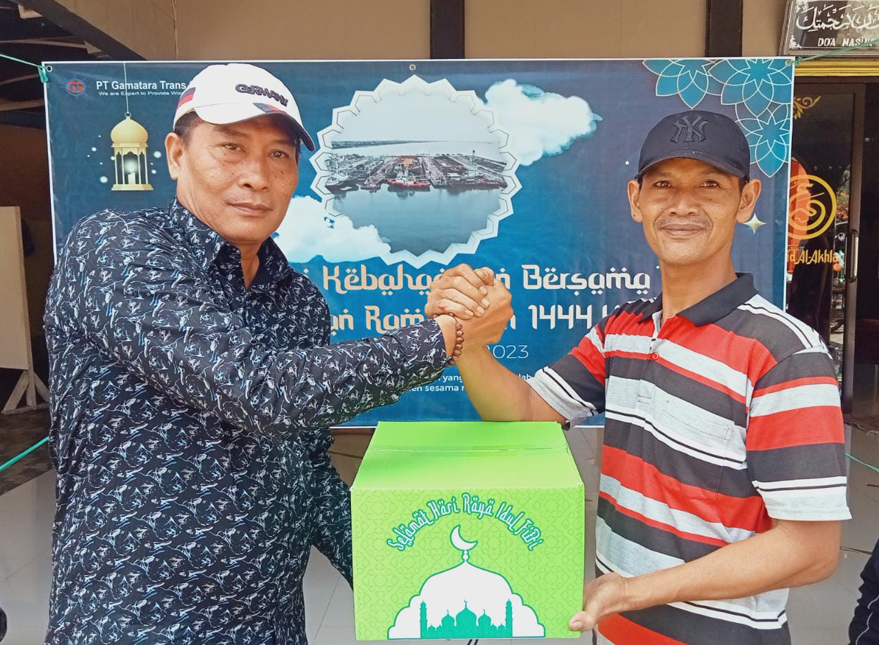 PT Gamatara Bagikan 680 Sembako di Kampung Pesisir