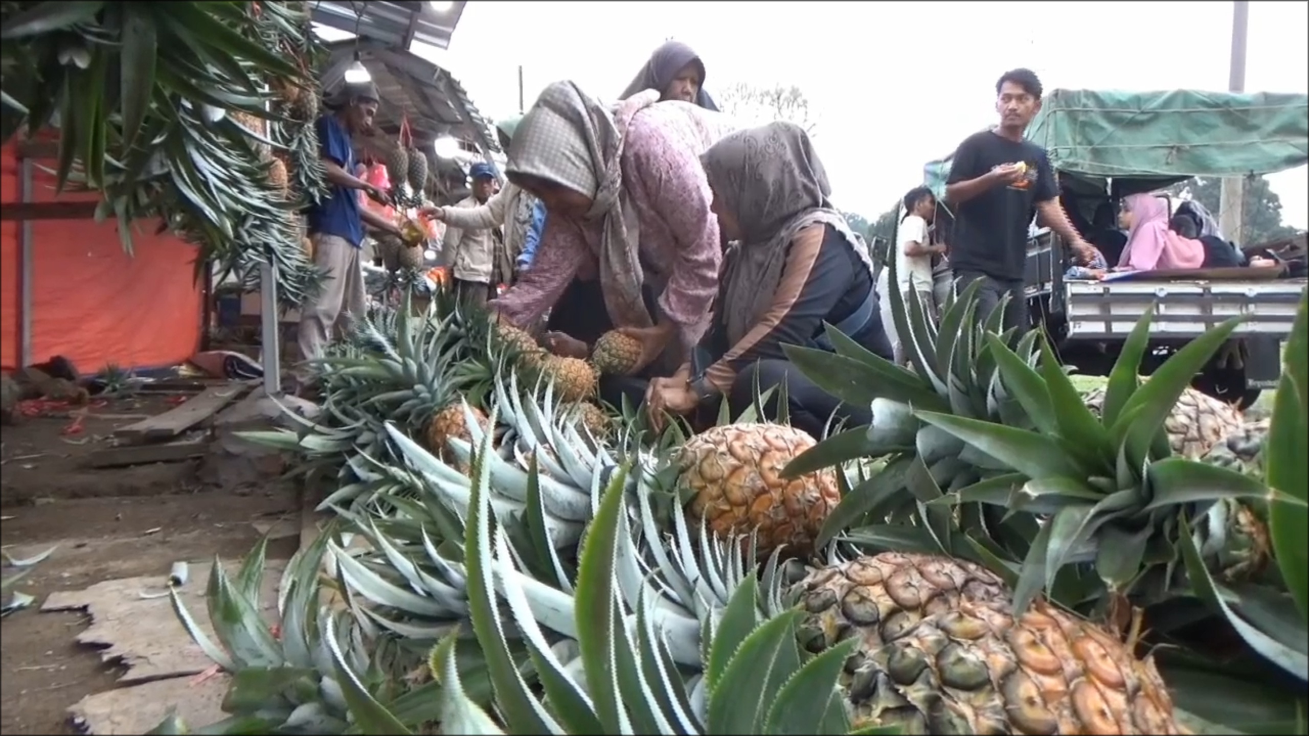 Berkah Lebaran! UMKM Oleh-Oleh Diserbu Pemudik, Penjualan Naik Drastis