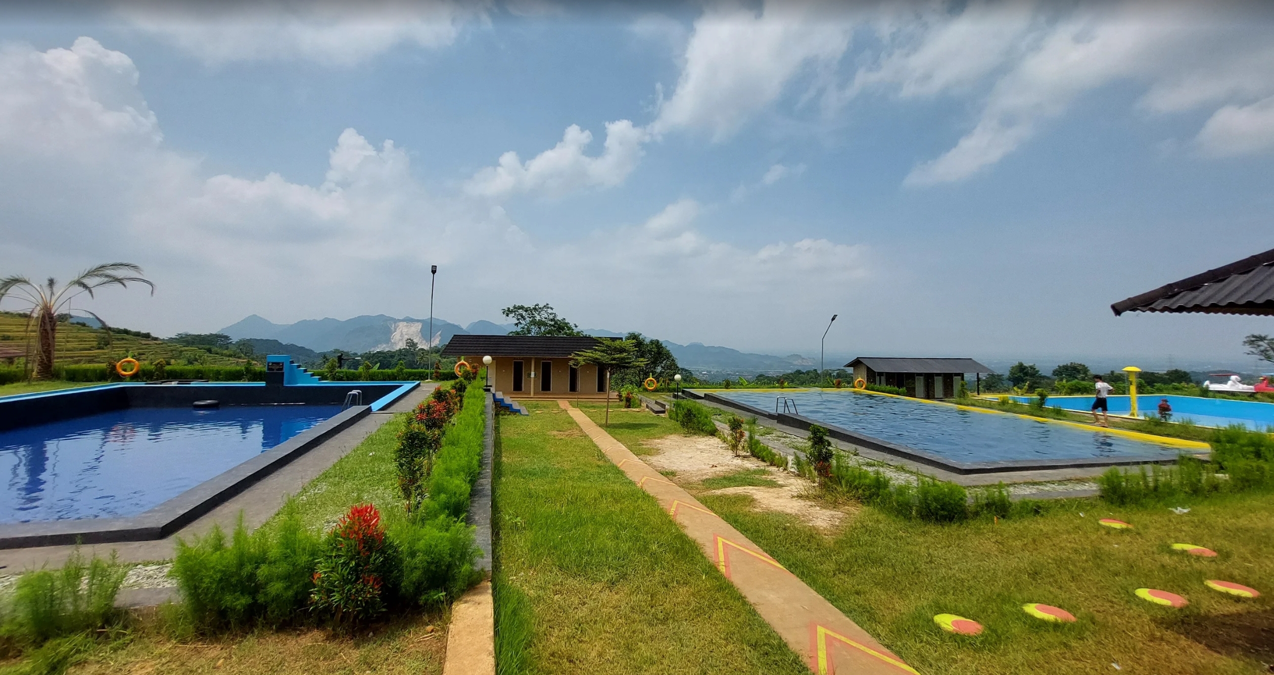 Side Land Kuningan, Berenang di Ketinggian, View Gunung Ciremai dan Pemandangan Majalengka Juga Brebes