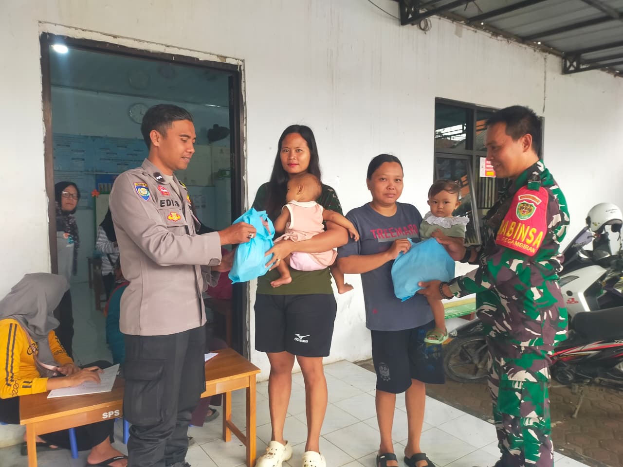 Babinsa Pegambiran Monitoring Pendistribusian MBG untuk B3