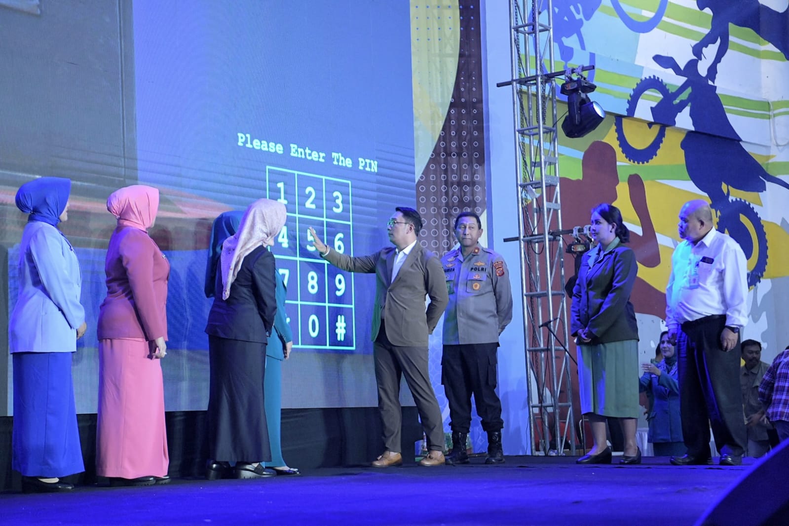 Pemutakhiran Data Penduduk, Ridwan Kamil Luncurkan Aplikasi Sadarka Jabar 