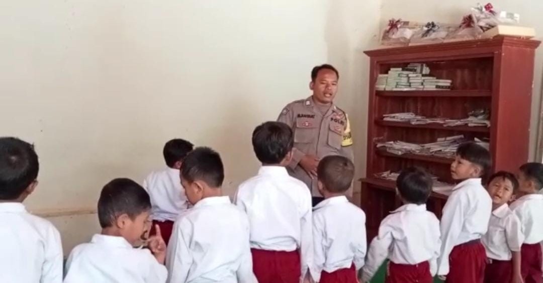 Polisi Inspiratif, Bripka Mamat Mendirikan Sekolah Gratis di Dukupuntang Cirebon
