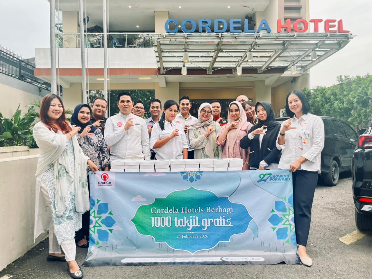 OHM Bagikan 1.000 Paket Takjil di Cirebon