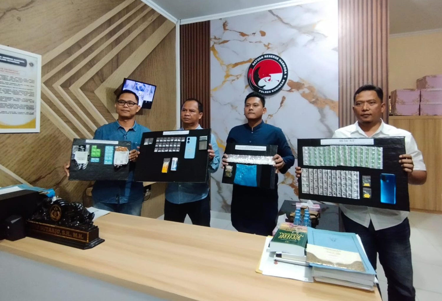 Tiga Perempuan Terlibat Peredaran Narkotika di Kuningan, 2 Diantaranya Positif Sabu