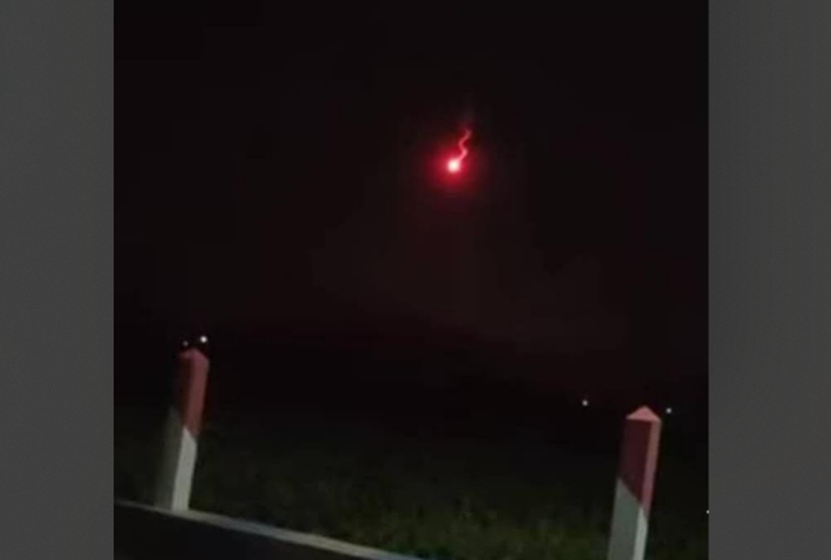 Benarkah Meteor Jatuh? Terlihat Bola Api Diikuti Dentuman Misterius Terdengar di Cirebon hingga Kuningan