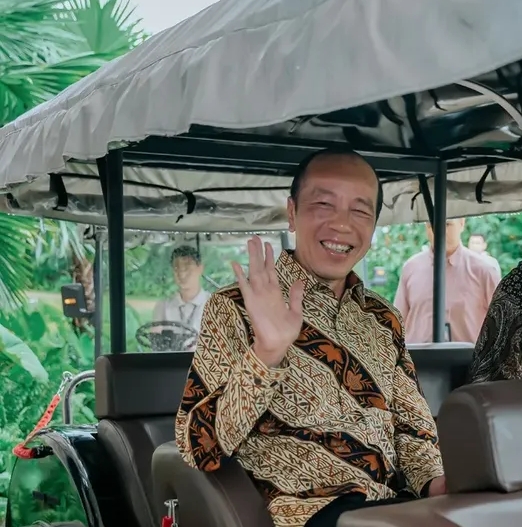 Juli, Jokowi ke Cirebon, Disambut Parade Gajah