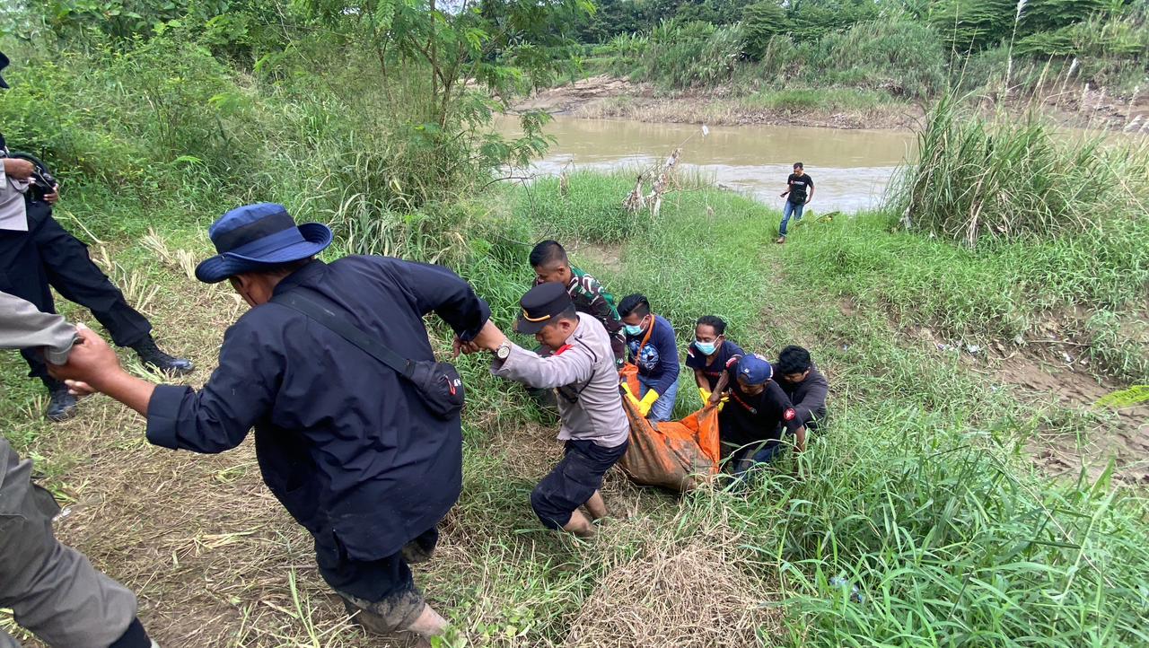 Mayat Laki-Laki Mengambang di Sungai Cimanuk, Kapolres Majalengka Terjun Langsung