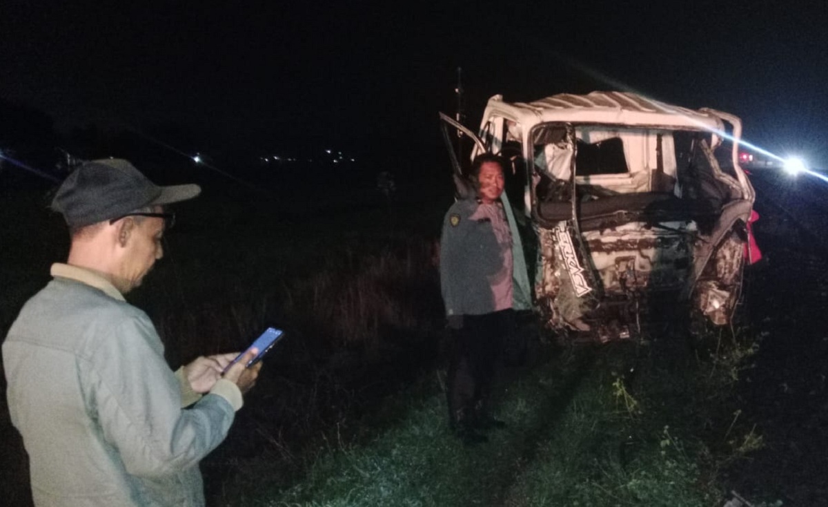 Truk Tangki Air Tertabrak KA Menoreh di Cirebon, Terseret 300 Meter di Perlintasan Tanpa Palang