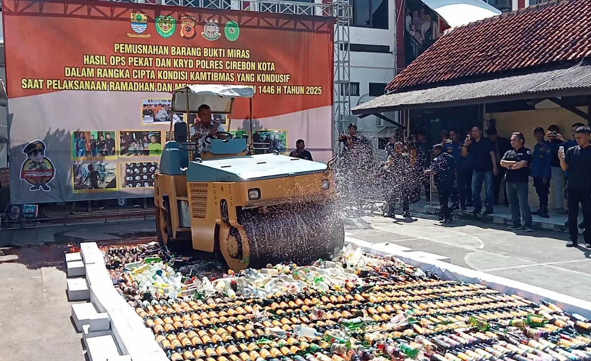 5.573 Botol Miras Dimusnahkan Polres Cirebon Kota Hasil Razia di Warung, Toko dan Tempat Hiburan