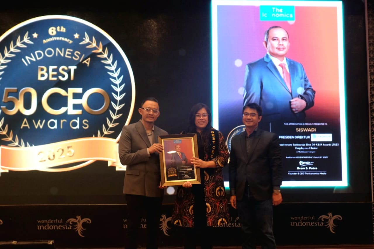 CEO FIFGROUP Terima Award Indonesia Best 50 CEO 2025