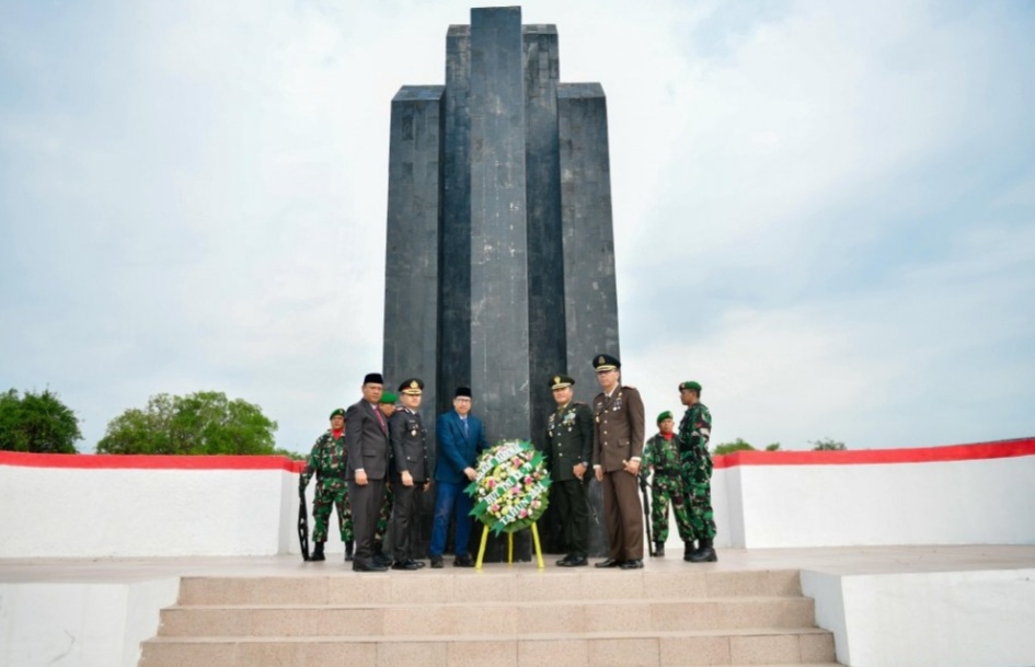 HUT Ke-79 TNI, Dandim Jadi Inspektur Upacara dan Ziarah ke TMP Dharma Ayu