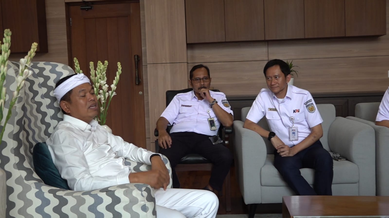 Obrolan KDM dan Dirut KAI, Ingin Ada Kereta Petani - Pedagang dari Cirebon ke Jakarta
