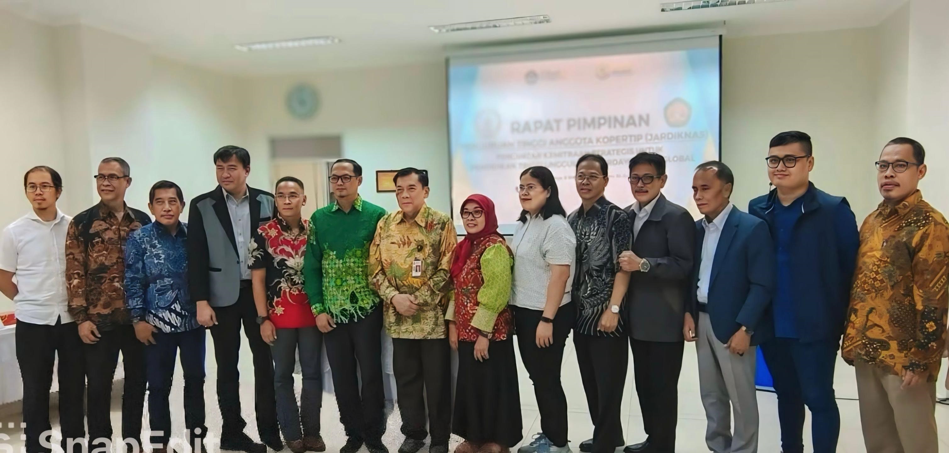 STMIK IKMI Cirebon Raih Sertifikat Internasional 