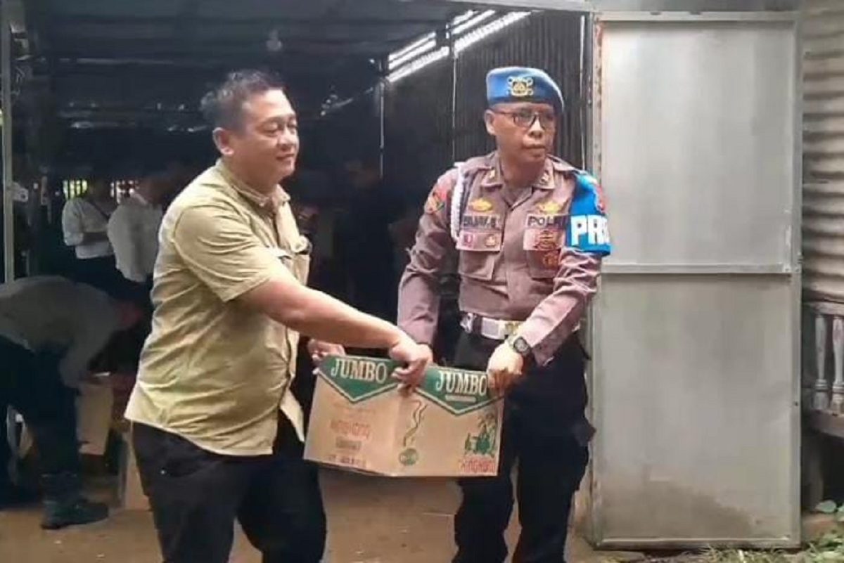 Kandang Ayam Jadi Gudang Miras Digerebek Polisi di Cirebon 