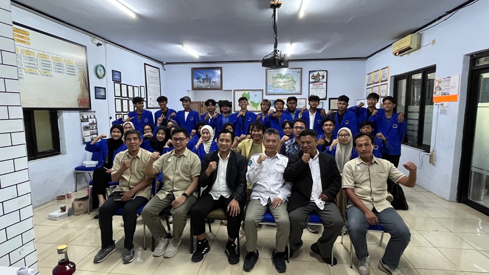 Mahasiswa Prodi BMR IPB Cirebon Belajar Langsung dari Industri Kecap Surabraja
