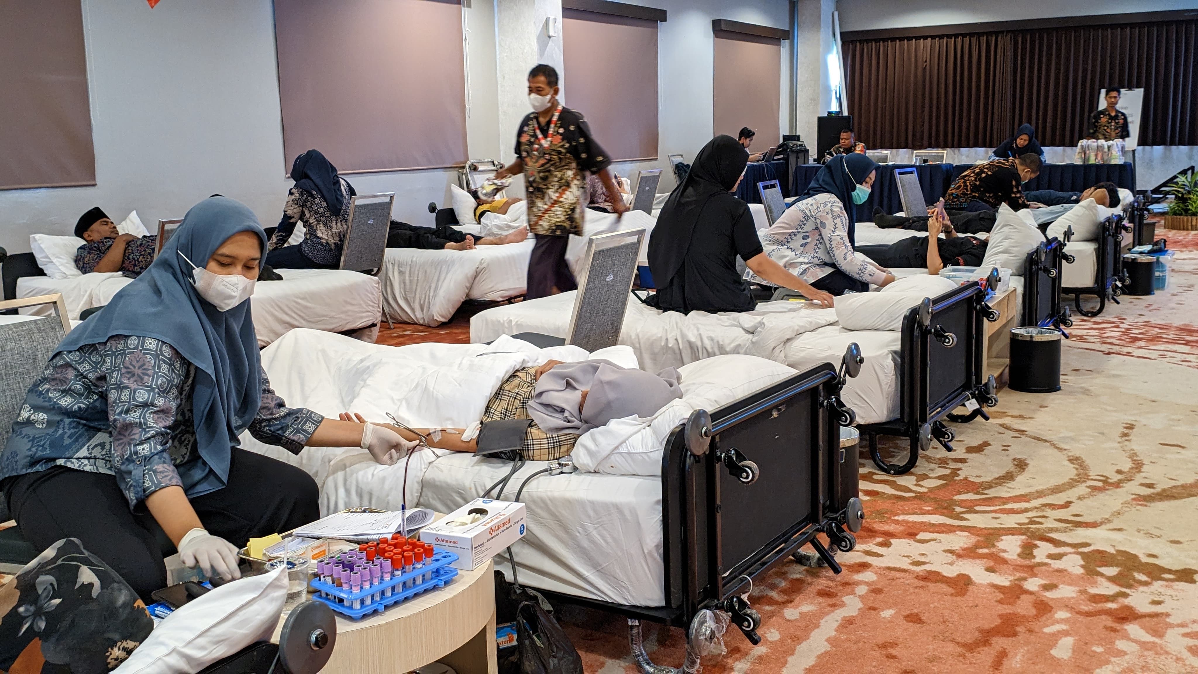 Aksi Kemanusiaan Aston Cirebon, Donor Darah Berhasil Kumpulkan 105 Kantung