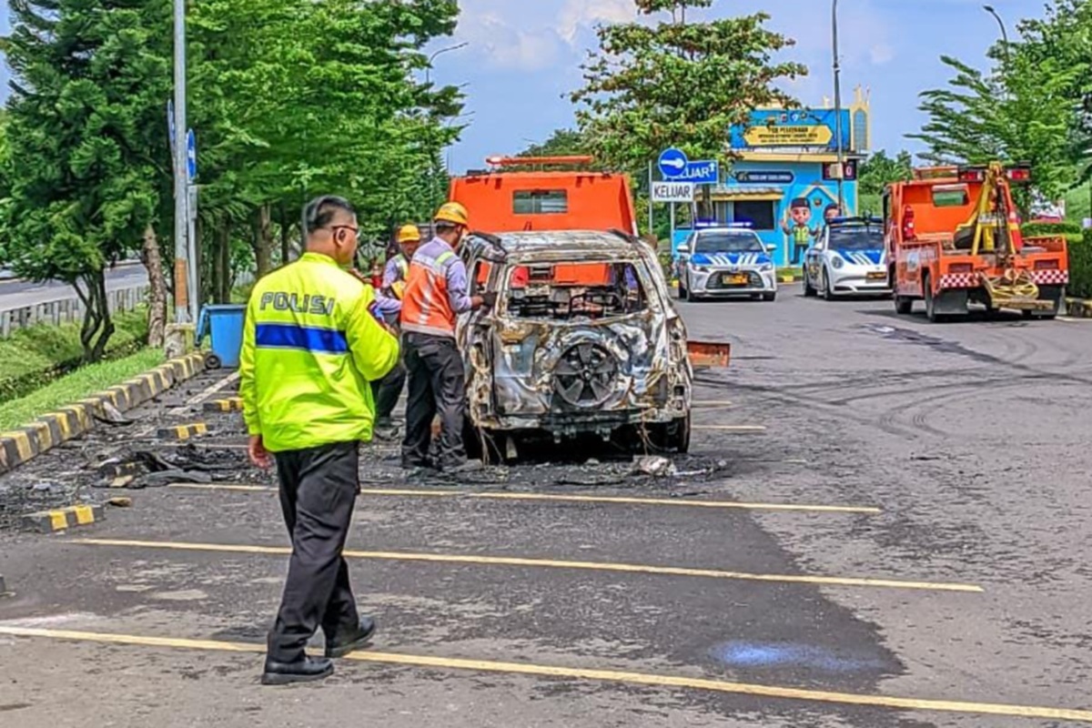 Mobil Terbakar di Rest Area Tol Cipali Saat Pemilik Salat, Api Muncul dari Bagian Ini