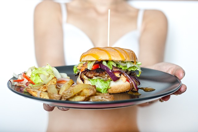 Efek Makan Terlalu Malam Bisa Menyebabkan Gangguan Kesehatan Serius, Berdasarkan Studi