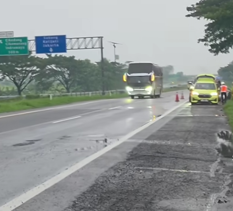 Viral! Curhat Pengendara Soal Tol Cipali Berlubang, Begini Respon Pengelola 