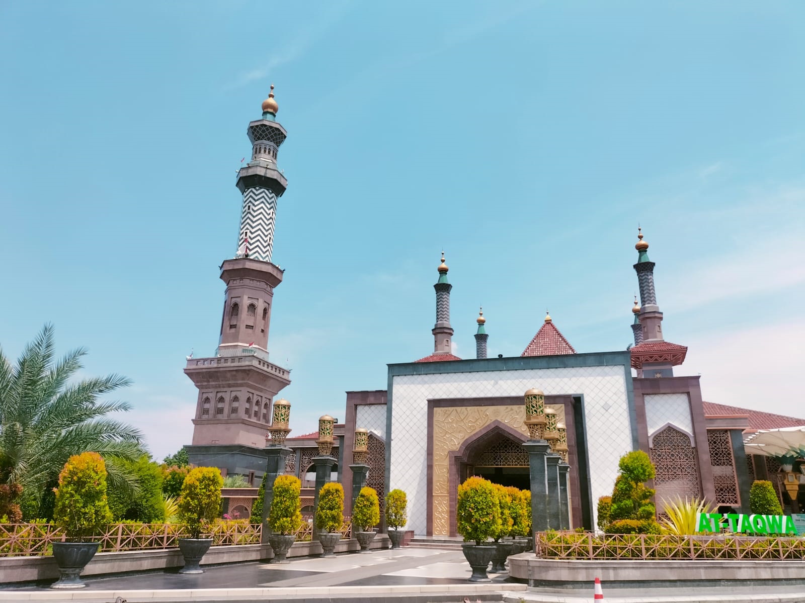 Jusuf Kalla Hadir di Kota Cirebon, Hadiri Deklarasi Masjid Ramah Anak di At Taqwa