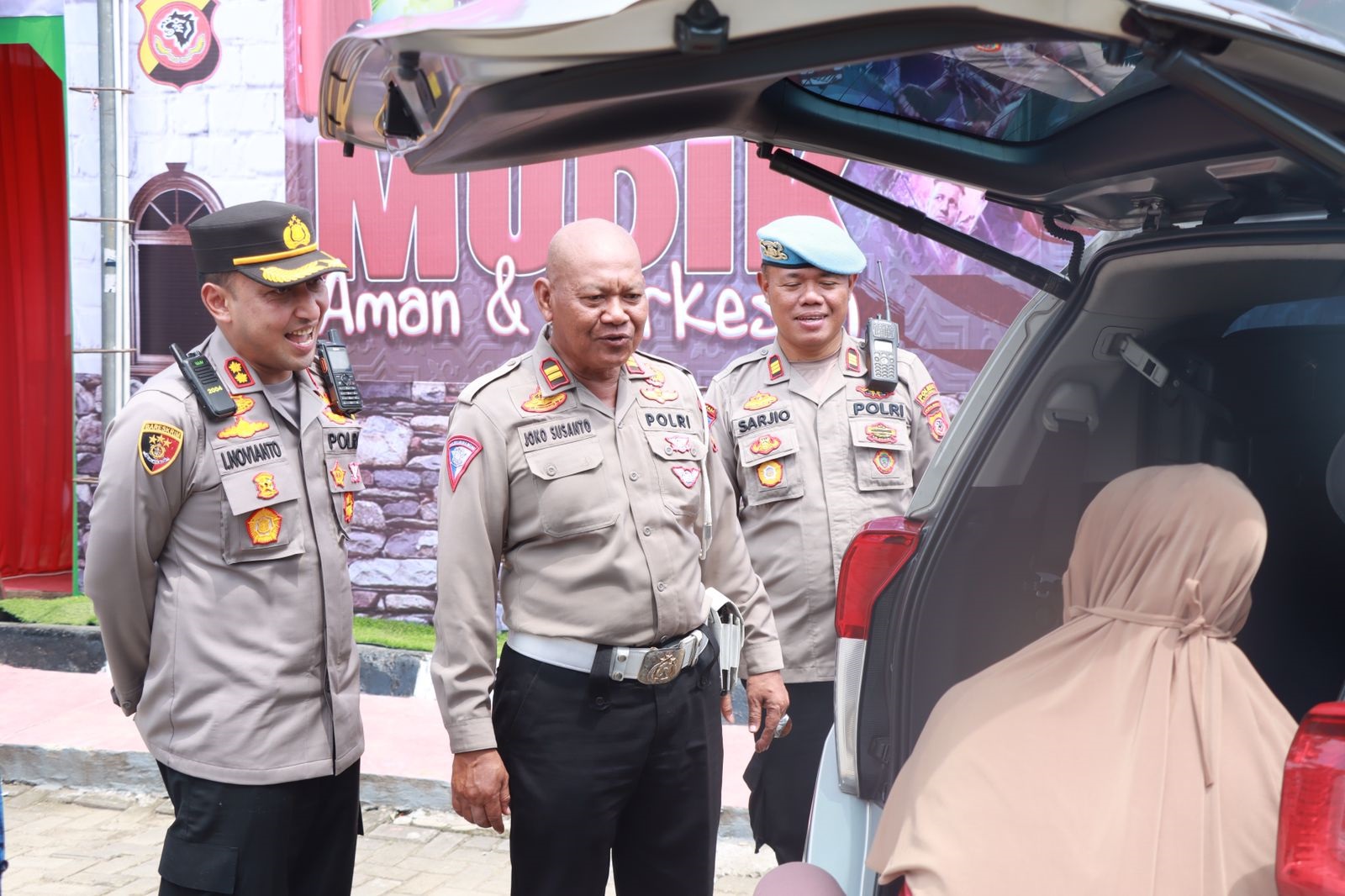 Beri Himbauan sambil Menghibur Pemudik, Kapolres Majalengka Datangi Rest Area