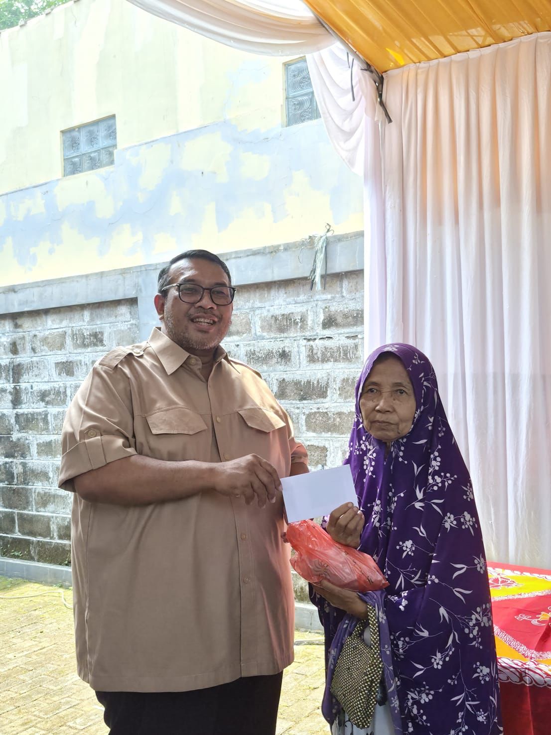 George Edwin Sugiharto Berbagi Kebahagian Melalui Kurban Sapi dan Kambing 