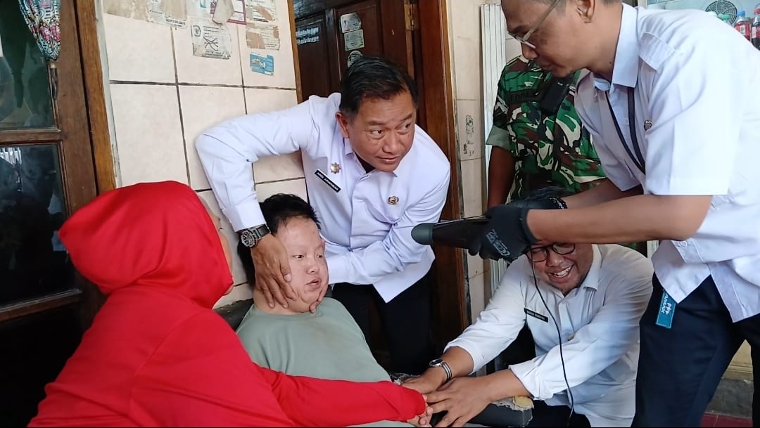 Disdukcapil Kota Cirebon Bantah Data Penyandang Disabilitas Hilang, Jemput Bola Rekam e-KTP di Rumah