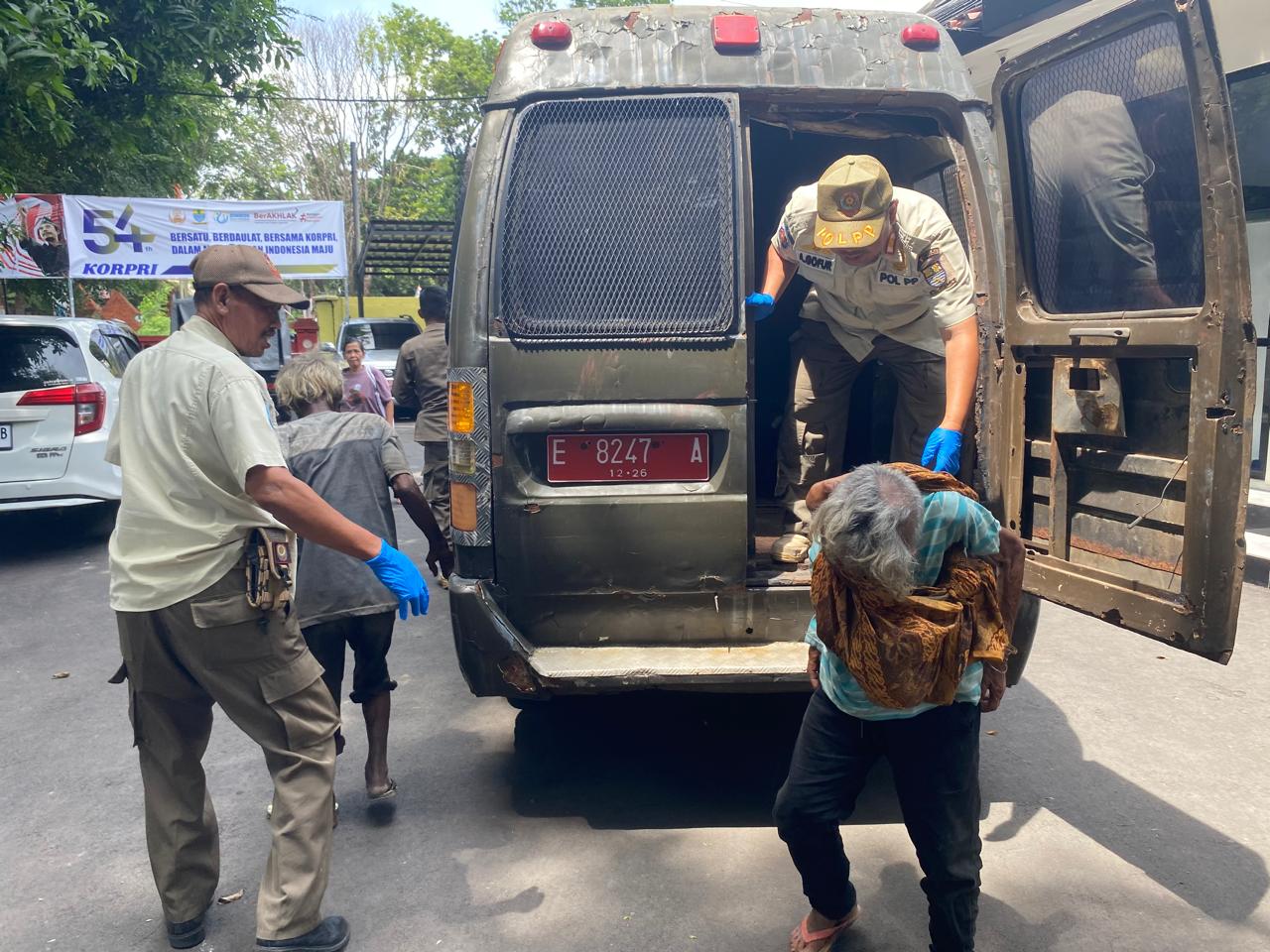 Satpol PP Kirim PGOT ke Dinsos 