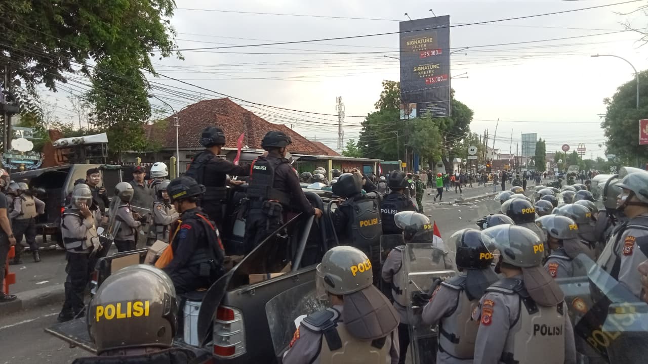 Ricuh Demo di Cirebon Masih Berlanjut, Walikota Datang ke Lokasi