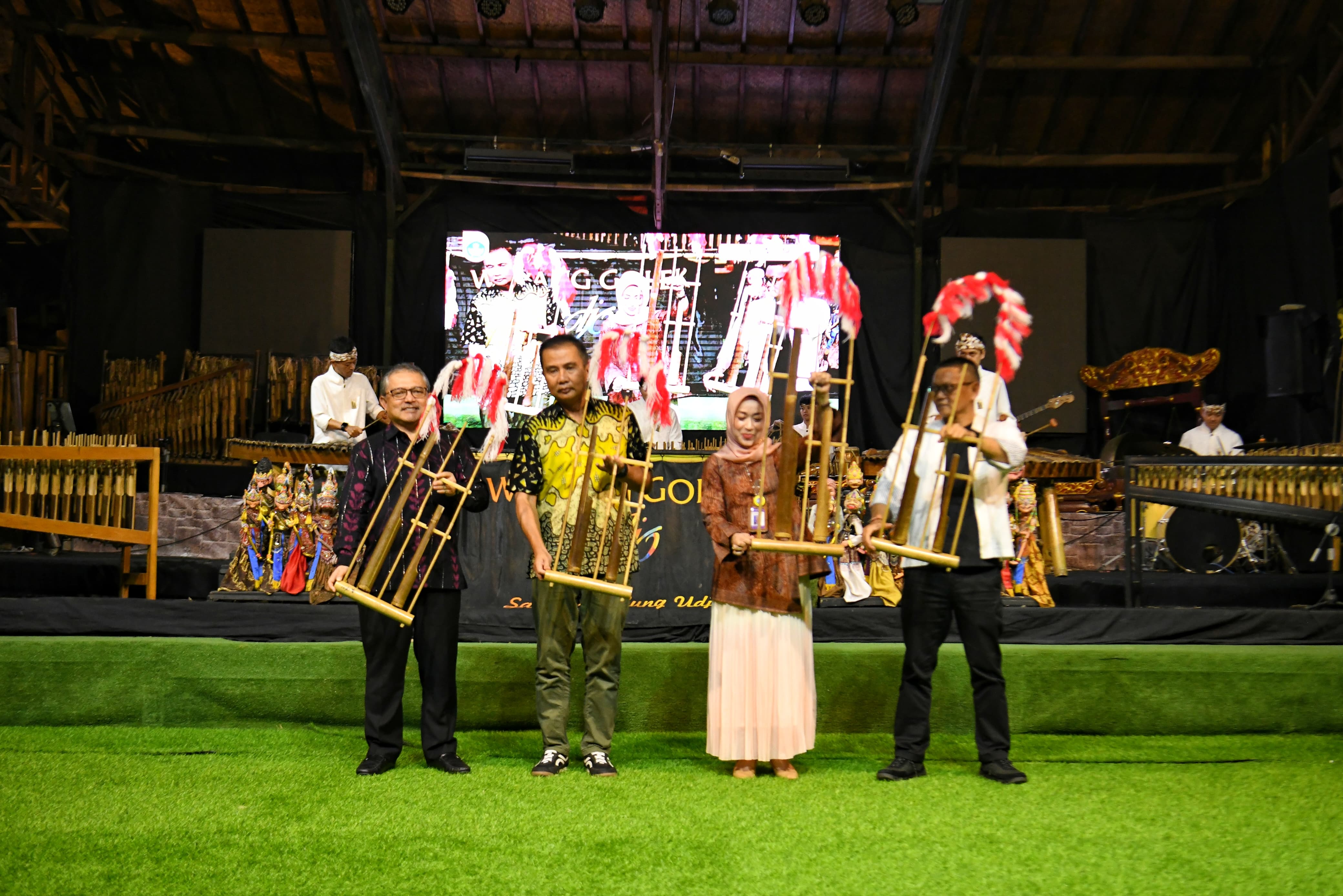 Hadiri Anugerah Kawistara 2024,Bey Machmudin: Bahasa Indonesia Pemersatu Bangsa