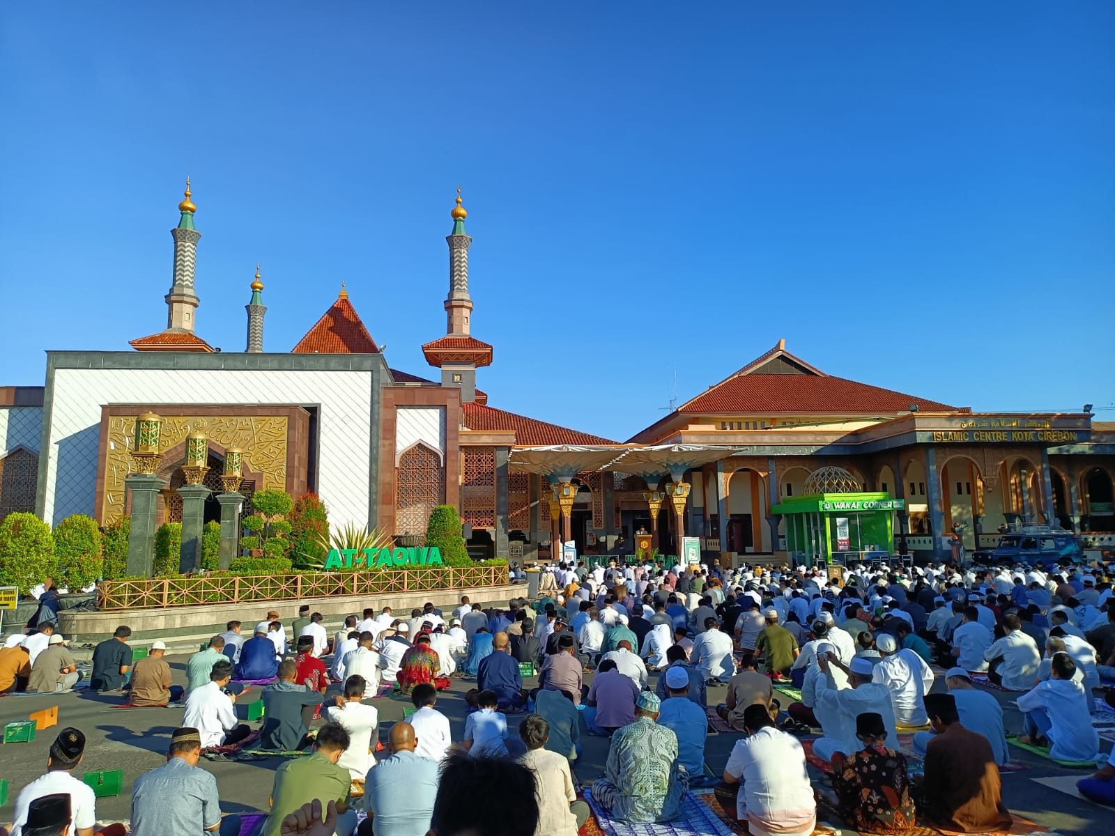 Salat Idul Adha di Masjid Attaqwa Kota Cirebon: Hari Besar Kemanusiaan dan Keimanan