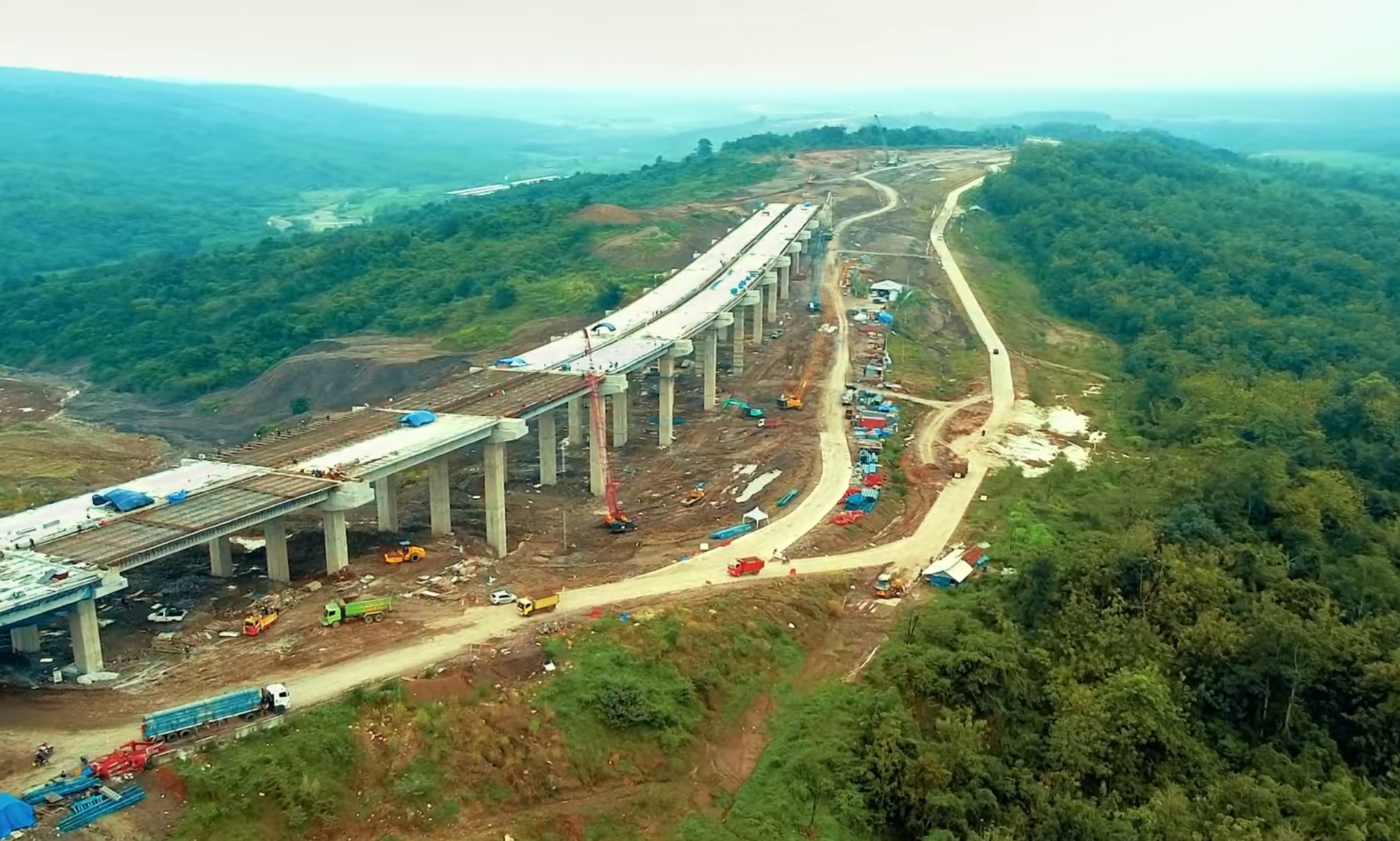MELIHAT Pembangunan Jembatan Terpanjang di Tol Cisumdawu, Ada di Tempat Ini