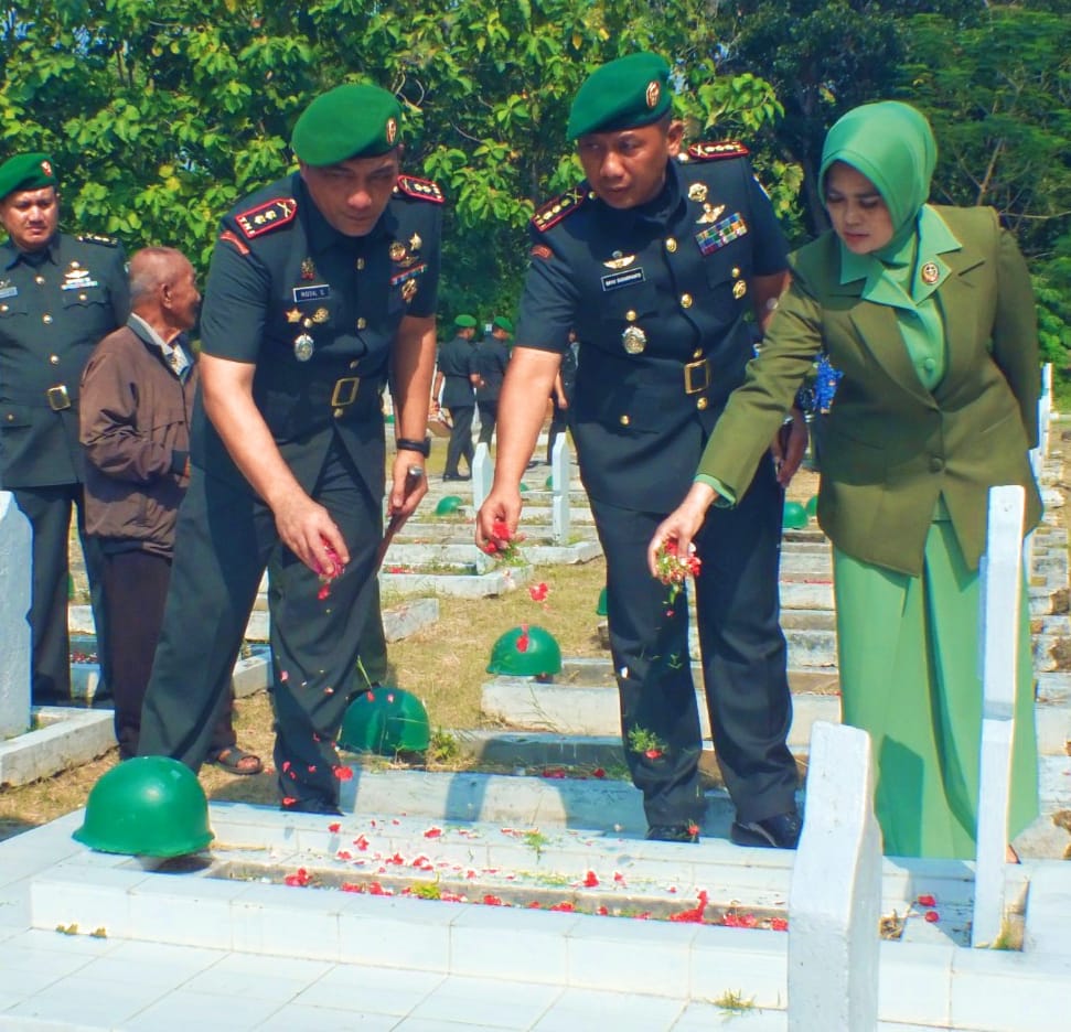 HUT ke-78 Kodam III/Siliwangi, TNI di Kota Cirebon Ziarah dan Tabur Bunga di TMP Kesenden