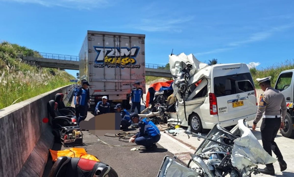 Tiga Orang Meninggal Dunia Dalam Kecelakaan Maut di Tol Cisumdawu, 1 Warga Kesambi