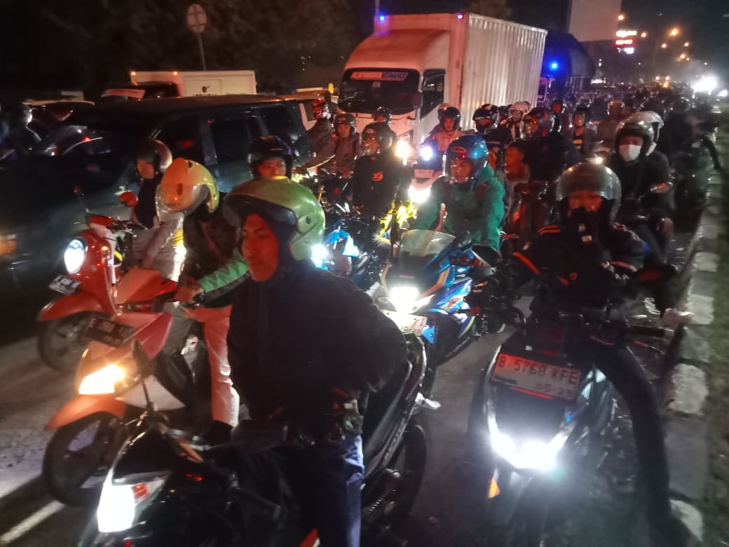 Arus Balik di Pantura Cirebon Membludak, Ribuan Motor Padati Jalan Sejak Pagi hingga Malam