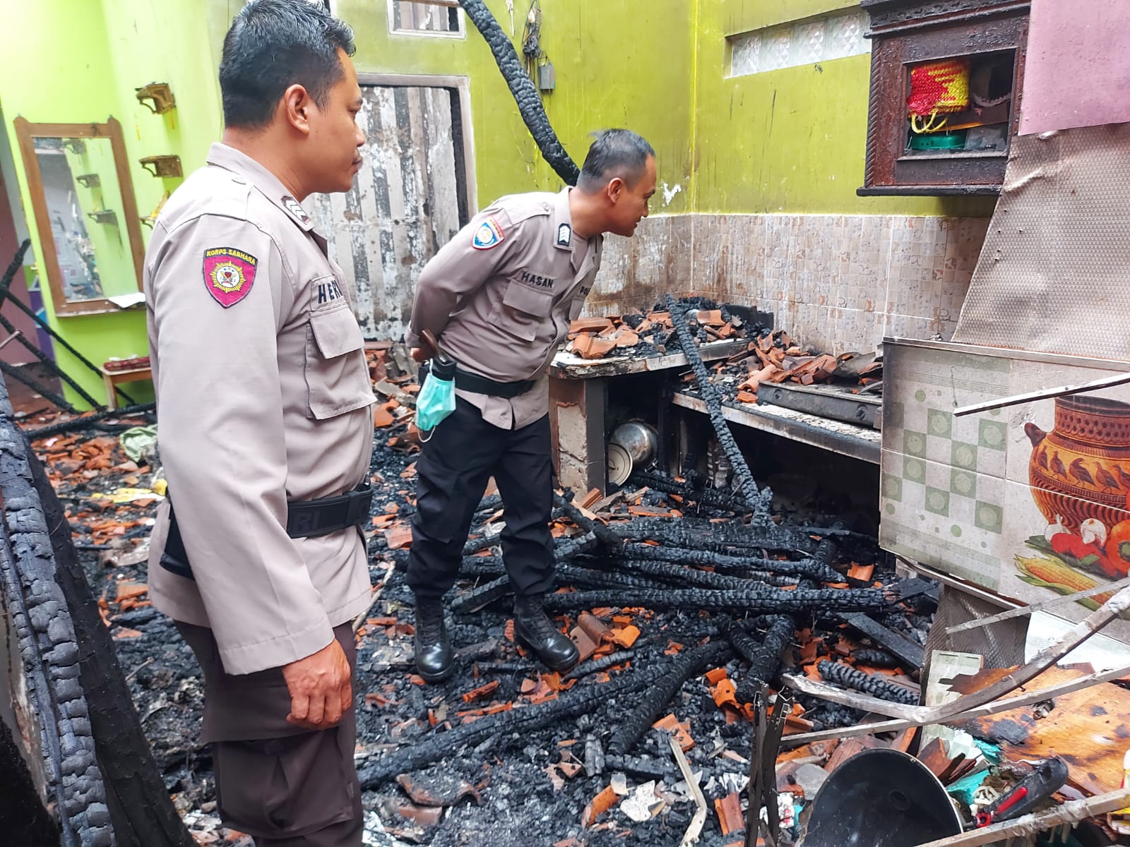 Diduga Konsleting Listrik, Rumah dan Warung Kopi di Desa Cilukrak Ludes Terbakar