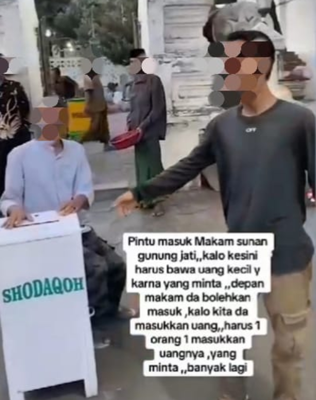 Viral! Aksi Peminta Sedekah Secara Paksa di Komplek Makam Sunan Gunung Jati, Begini Kata Ratu Raja Arimbi