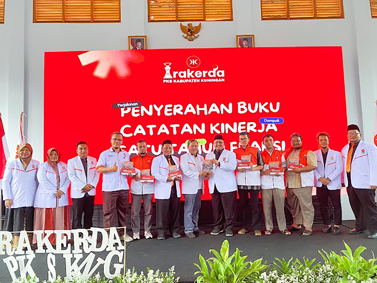 Fraksi PKS Kuningan Launching Buku Catatan Kinerja DPRD