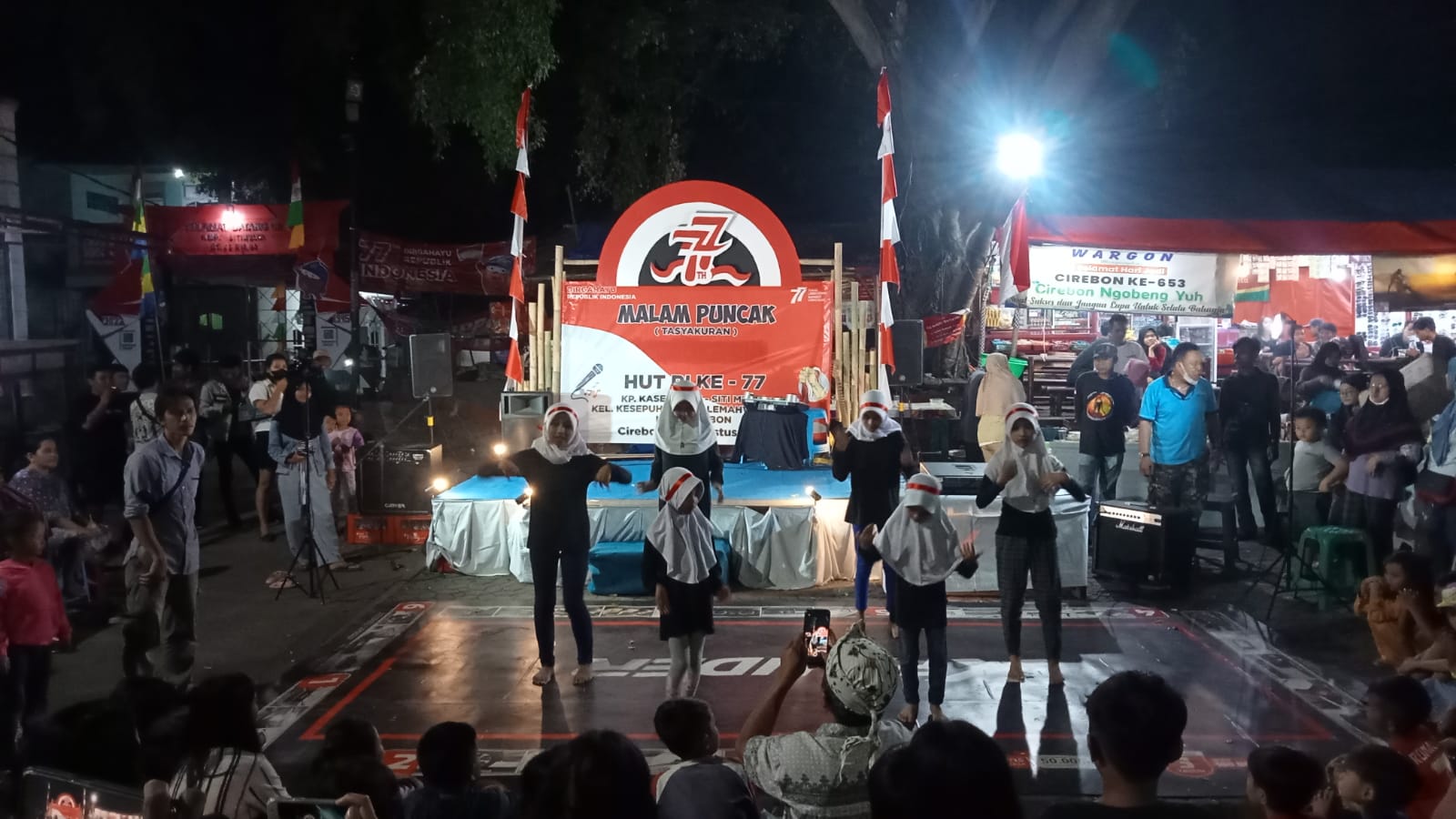 Malam Puncak HUT Ke-77 RI di Kampung Kasepuhan Meriah