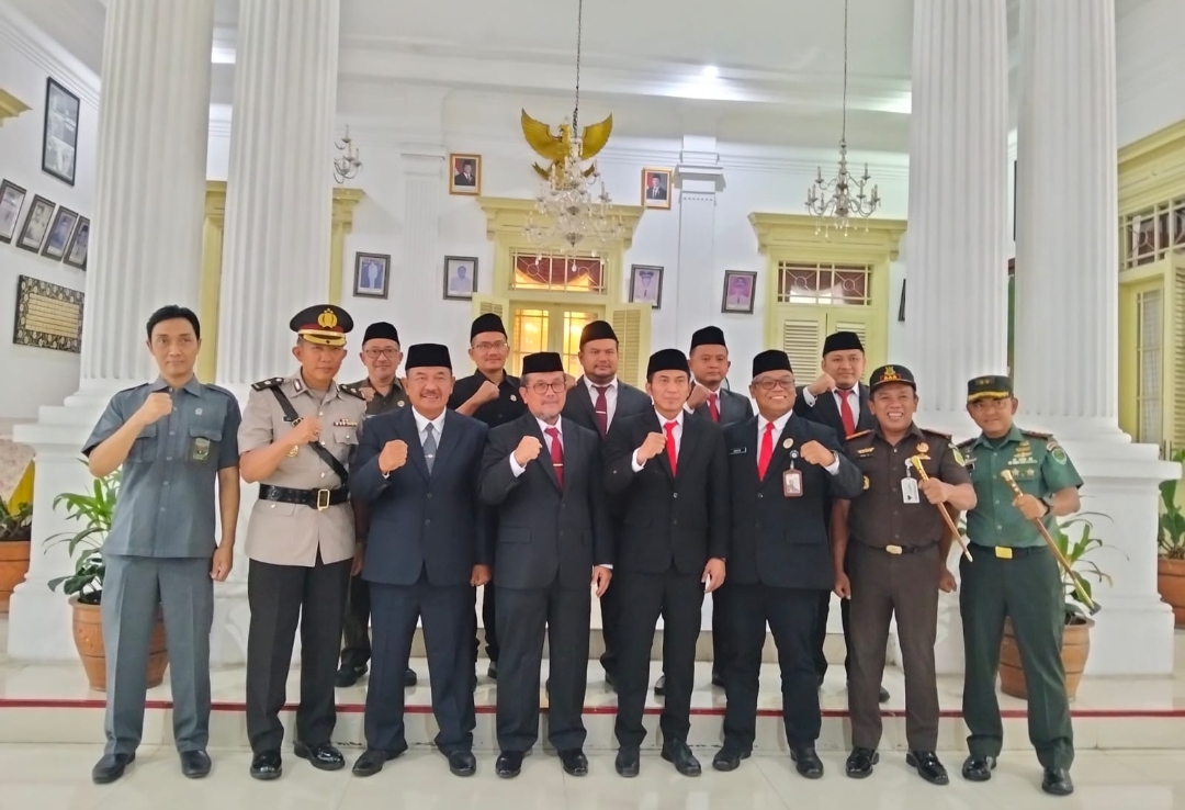 Hendra Nirmala Dilantik Jadi Sekda Kabupaten Cirebon, Bupati Imron Ingatkan Ini