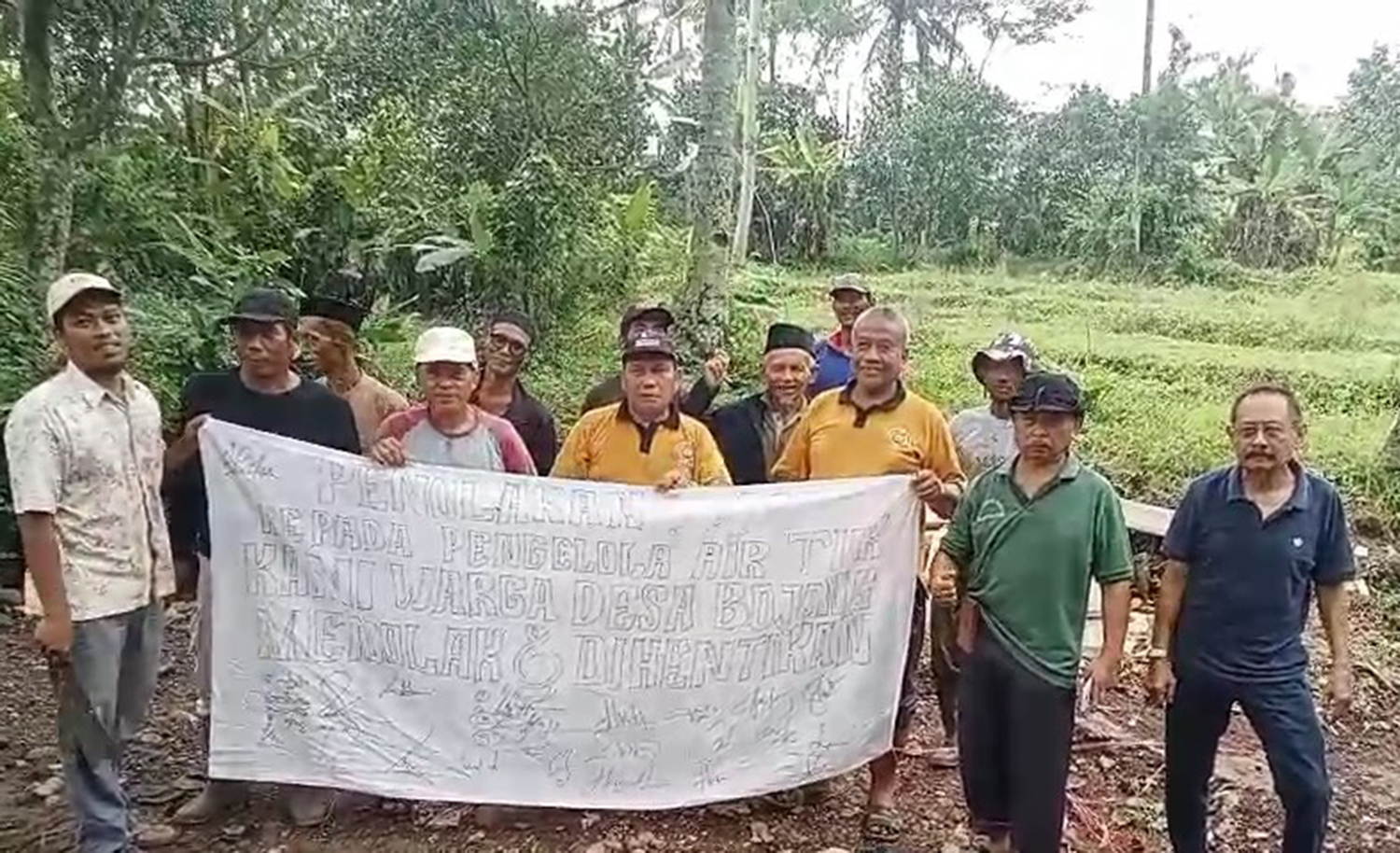 Warga Desa Bojong Protes Pembangunan Bak Air di Desa Linggamekar Kuningan